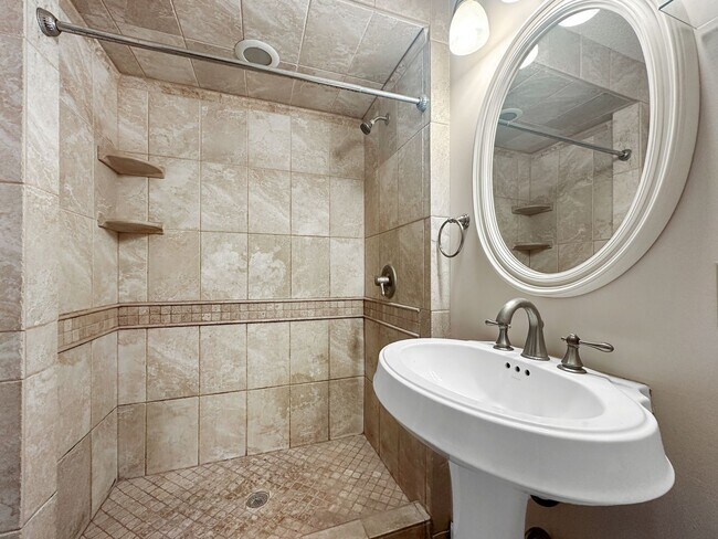 Building Photo - 15630 26th Ave N