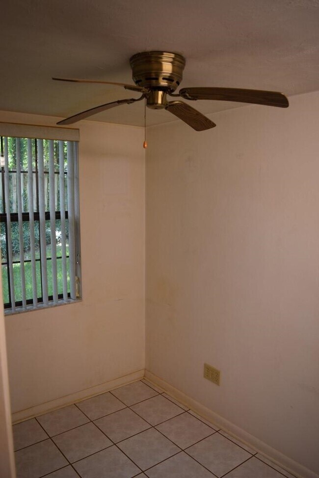 Building Photo - 333 Gawain Ct