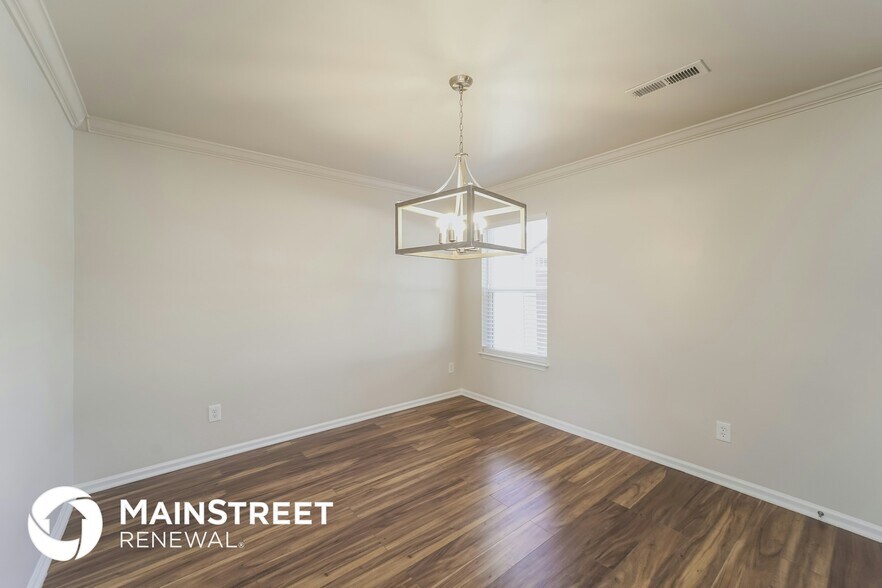 Building Photo - 13835 Circle Dr