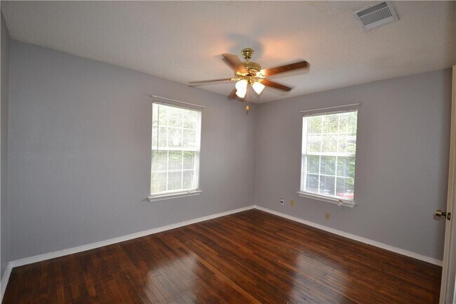 Building Photo - 4702 Wally Ave