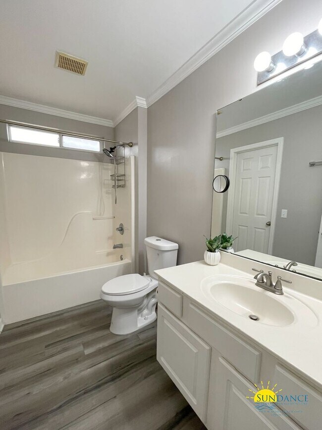 Building Photo - Charming 3 Bedrooms Home in Shalimar!