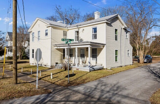 Building Photo - 802 N B St