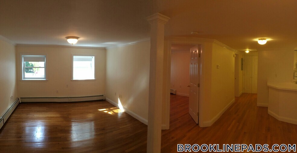 Building Photo - 1539 Beacon St