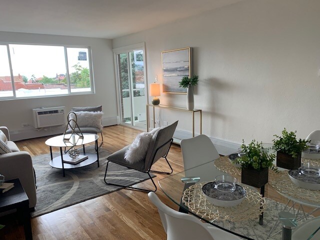 Living room with sliding door to porch - 1200 N Emerson St