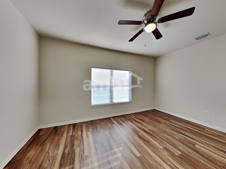 Building Photo - 12318 Commander Dr