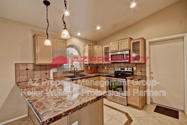 Building Photo - 12725 W Palm Ln