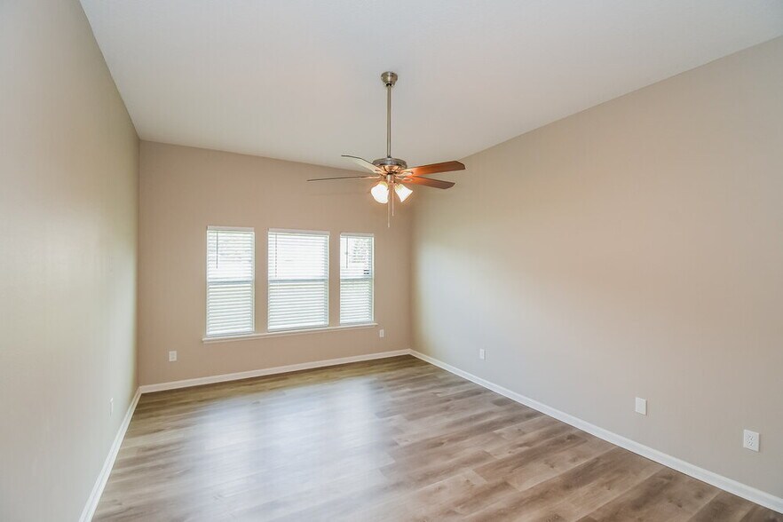 Building Photo - 2630 Oak Haven Dr
