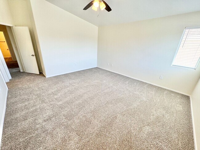 Building Photo - BEAUTIFULLY UPDATED SOUTHWEST LAS VEGAS TOWNHOME WITH NEW KITCHEN AND FLOORING