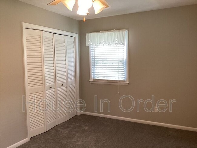 Building Photo - 24 Glen Cove Rd