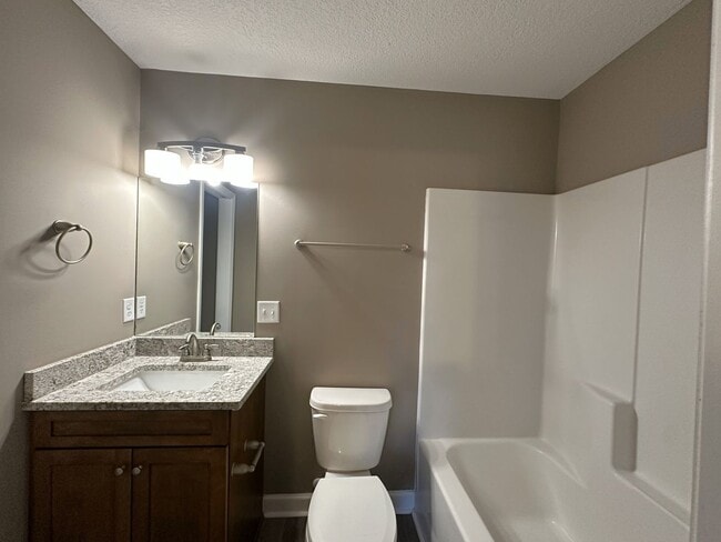 Building Photo - 419 Peters St