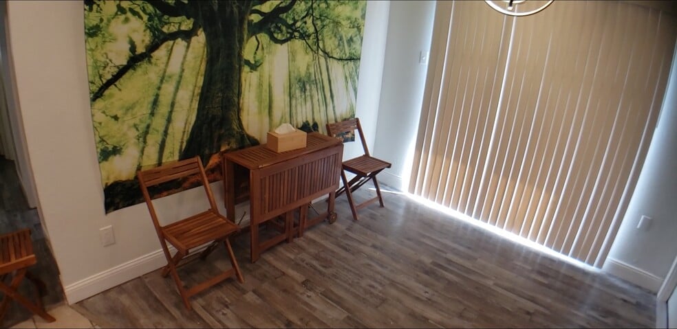 Building Photo - 2756 Sunset Strip Dr