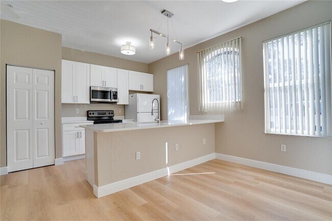 Building Photo - 5028 Sunridge Palms Dr