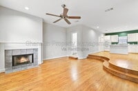 Building Photo - 1604 Reinerman St