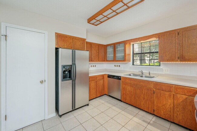 Building Photo - 822 St Joseph Cove