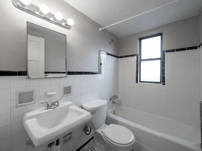Building Photo - 131 Edgewood Ave