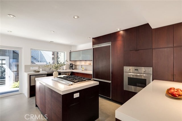 Building Photo - 27 Driftwood St