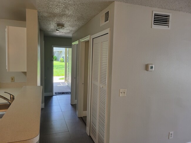 Building Photo - 6130 Westgate Dr