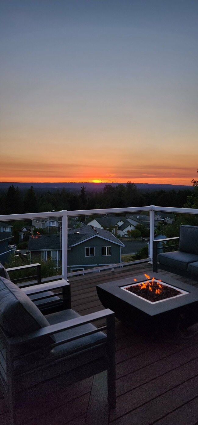 Building Photo - 7904 80th Ave NE