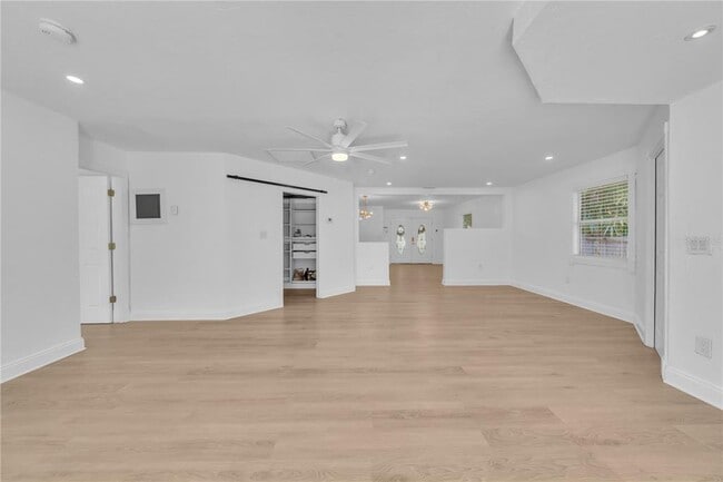 Building Photo - 314 W Frances Ave