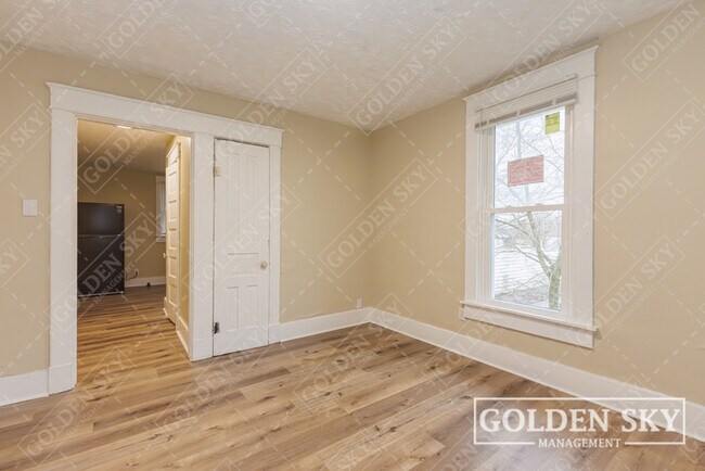 Building Photo - 219 E Willard St