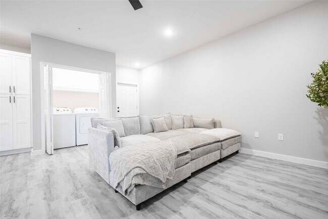 Building Photo - 2101 Reinke Rd