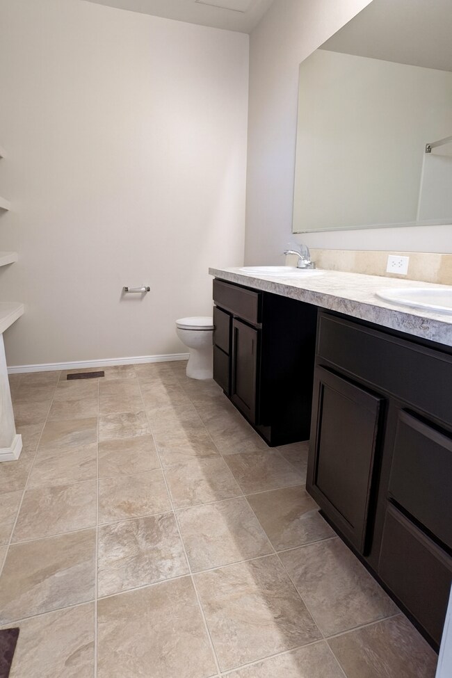 Building Photo - 25 S Shumway Ave