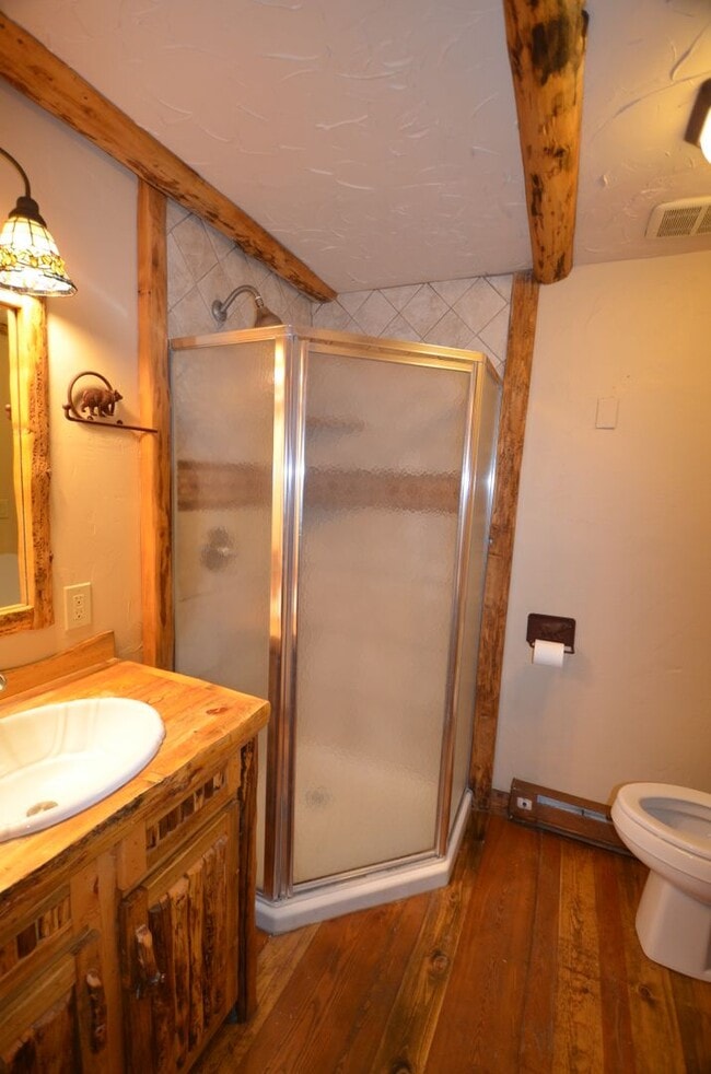 Building Photo - 471 High Point Dr