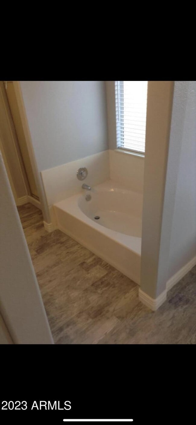 Building Photo - 2816 E Villa Theresa Dr