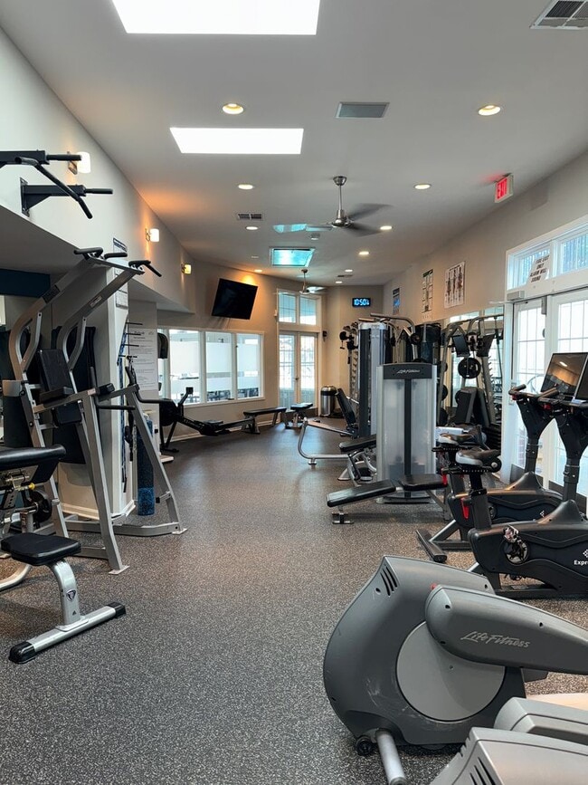 Building Photo - Large, Luxurious 2 Bedroom 2 Bath at Parks...