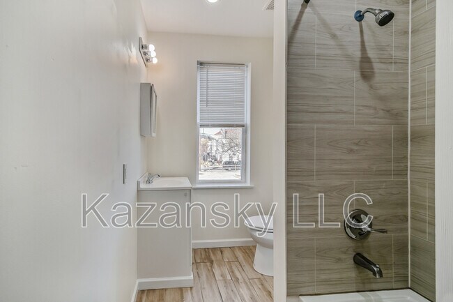 Building Photo - 5625 Sprague St