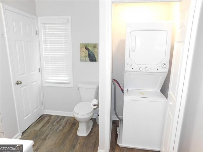 Building Photo - 213 Claire Dr SE