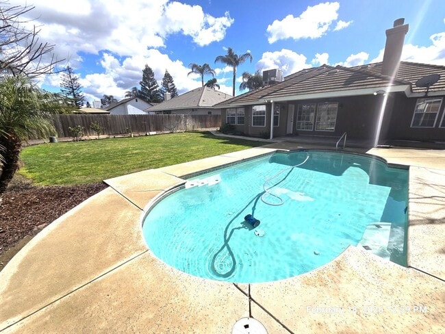 Building Photo - Beautiful 3 Bedroom 2 bath Home Across from La Joya Middle School