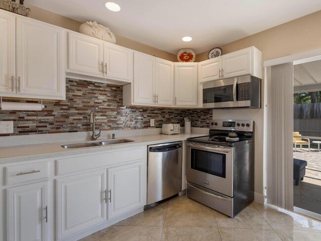 Building Photo - 832 Green St