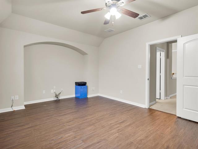 Building Photo - 214 Crestbrook Dr