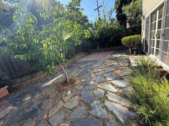 Building Photo - ? Elegant & Expansive Redwood City Home – ...