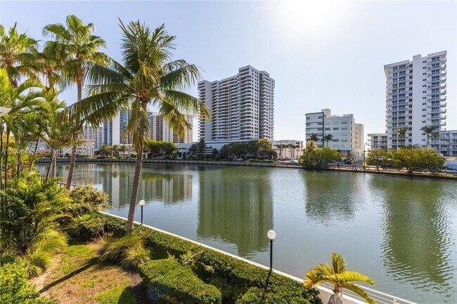 Building Photo - 2445 Lake Pancoast Dr