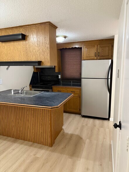 Building Photo - 482 East St