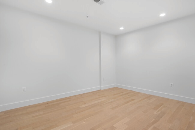 Building Photo - 1515 K St SE