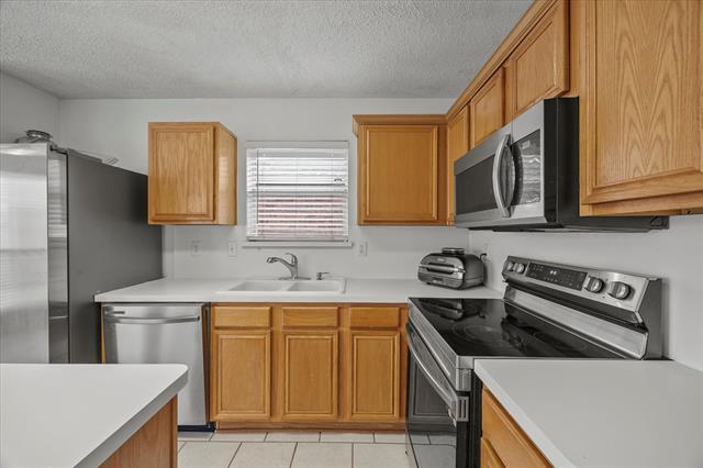 Building Photo - 703 Primrose Ln