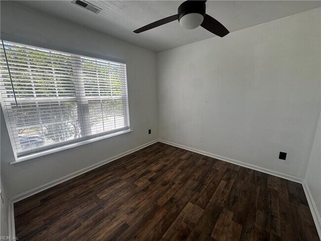 Building Photo - 1314 Summit Ave