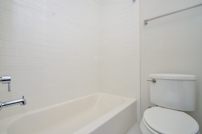 Building Photo - 1310 Delano St