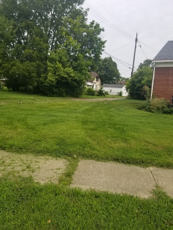 Building Photo - 2105 Lakeview Ave