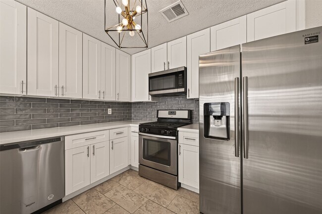 Building Photo - 11535 Bellspring Dr