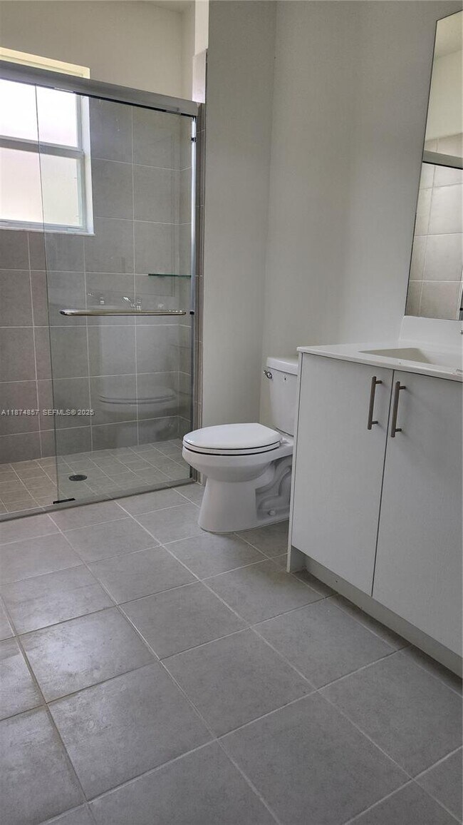 Building Photo - 2965 SE 23rd Ave