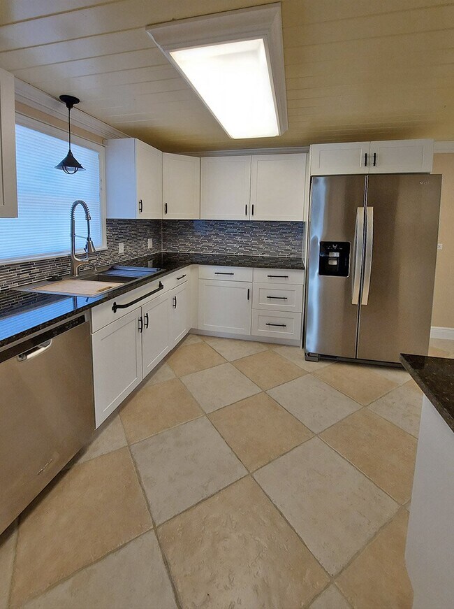 Building Photo - 344 Vesta Cir