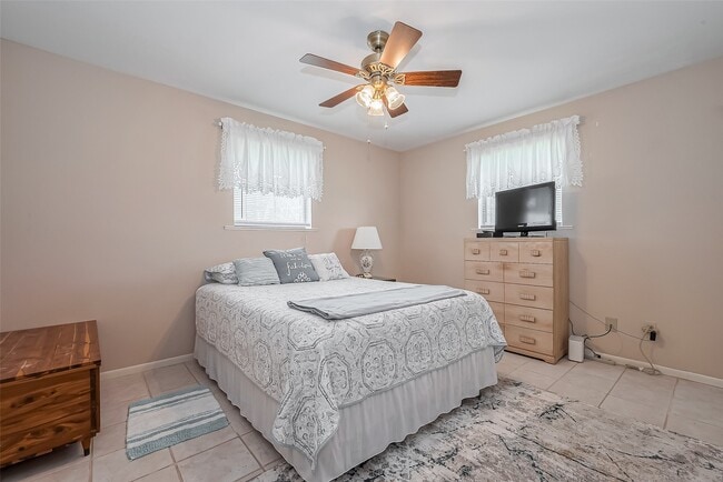 Building Photo - 9214 Church St