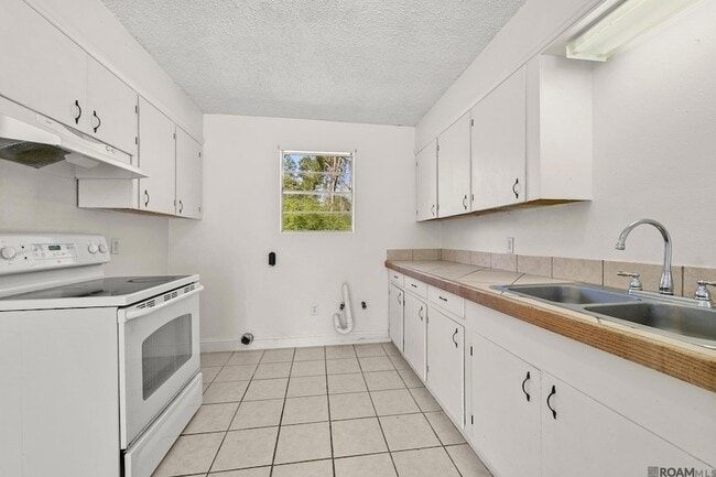Building Photo - 27859 Frindik Ln