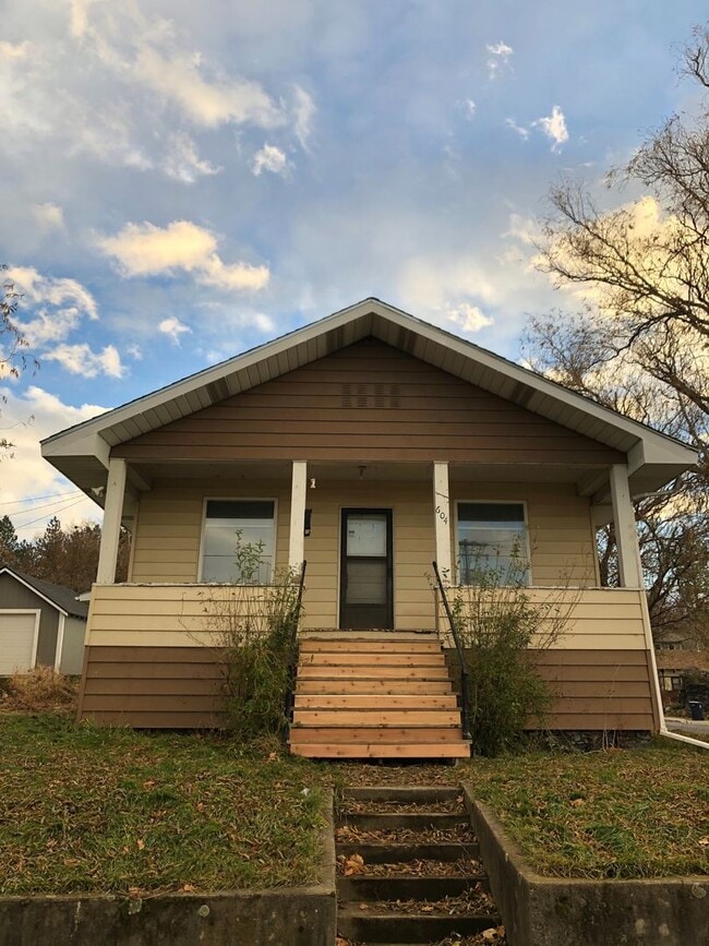 Building Photo - Spacious 2bd / 1Bath home in the Perry District!