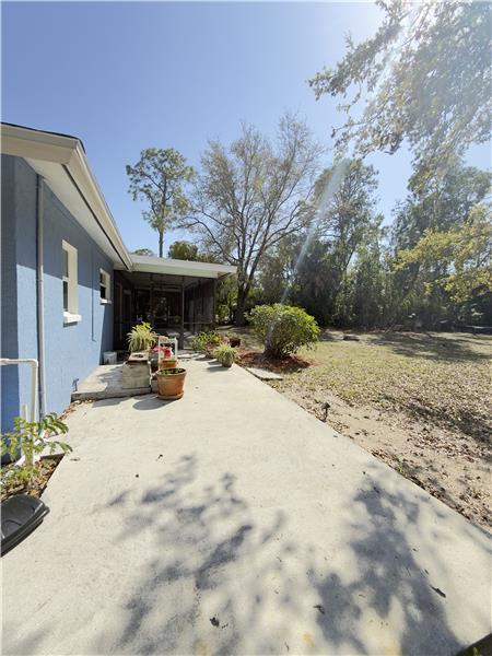 Building Photo - 25356 Pinson Dr