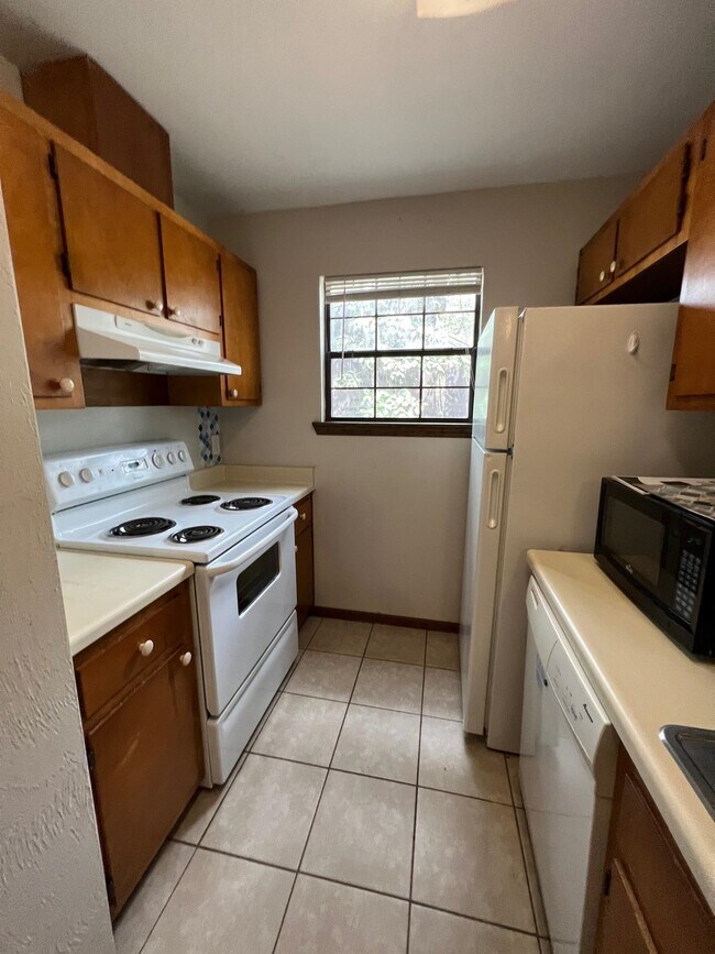 Building Photo - 211 Parkbrook Cir
